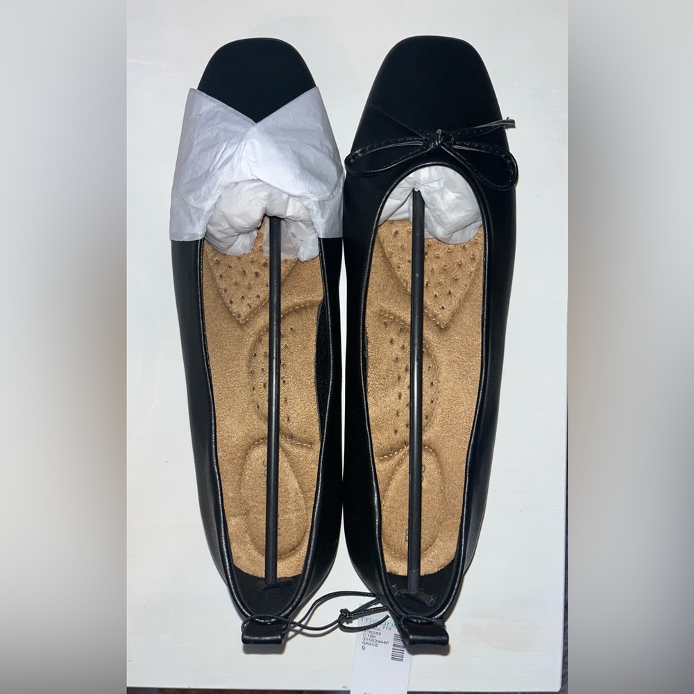 Maurice’s black flats